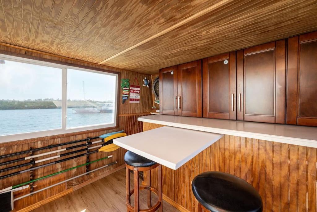 Beautiful Houseboat In Key West Hotel Buitenkant foto