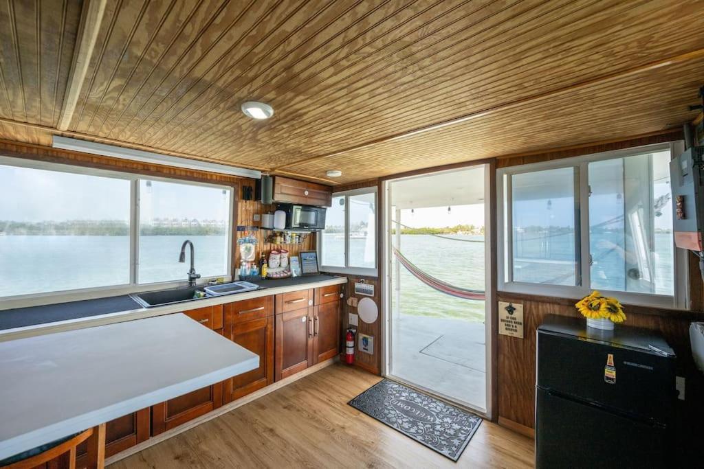 Beautiful Houseboat In Key West Hotel Buitenkant foto